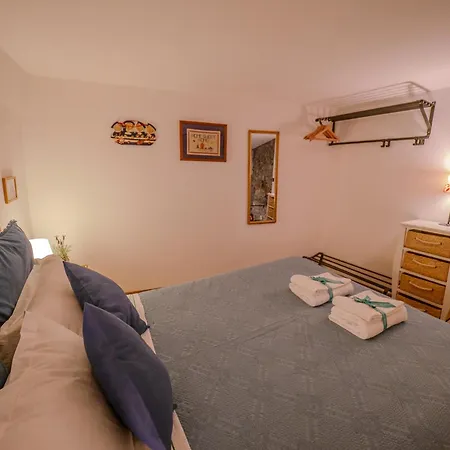 Petrella's Point With Ac Apartment