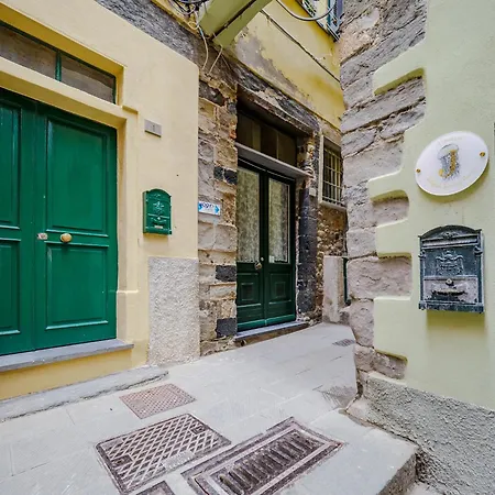 Petrella's Point With Ac Vernazza