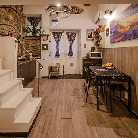 Petrella's Point With Ac 公寓